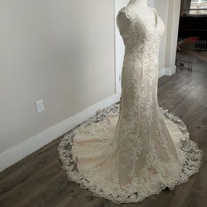Alfred Angelo Ivory Lace Wedding Dress